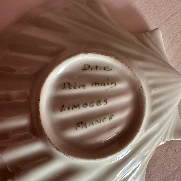 Gold and White Decorative Shell Dish - Picture 2 of 2